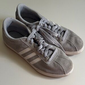 Women’s Adidas Light Gray White Suede Trainers Sneakers Women's Size 6